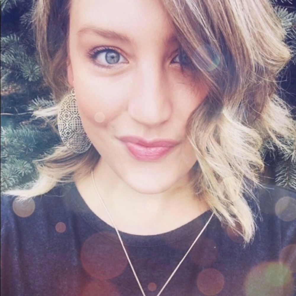 Meet your Posher, Laura